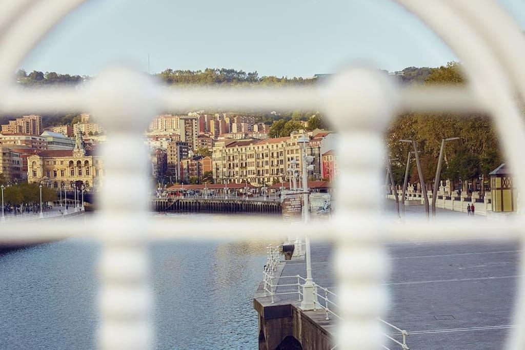 La Casita Verde. Metro Cerca Del Casco Viejo Bilbao Esterno foto