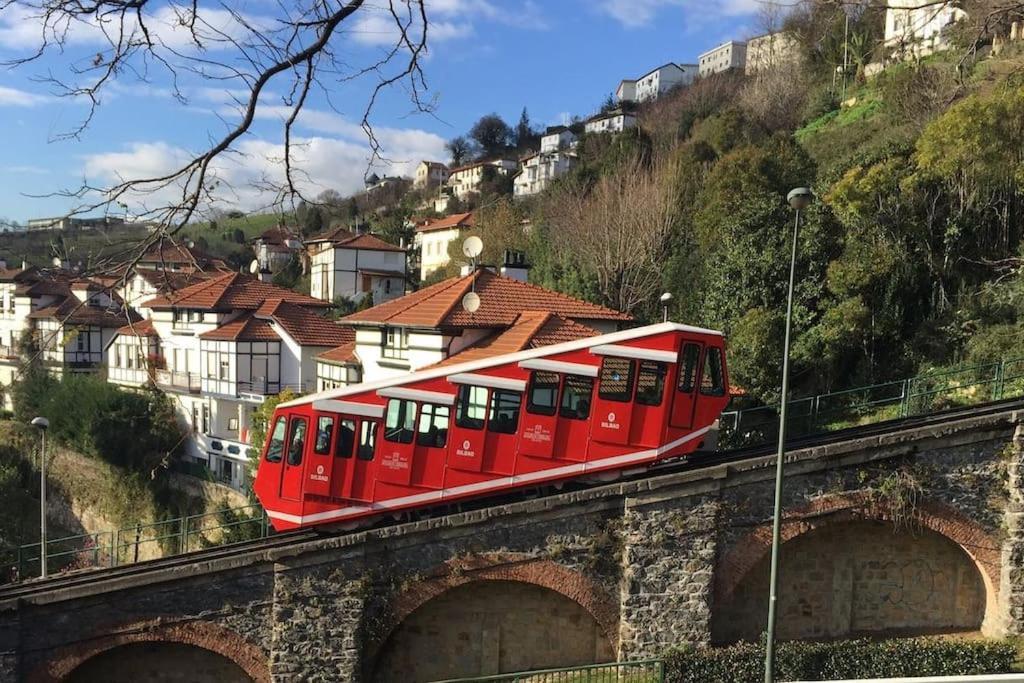La Casita Verde. Metro Cerca Del Casco Viejo Bilbao Esterno foto