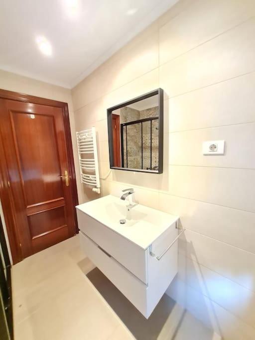 La Casita Verde. Metro Cerca Del Casco Viejo Bilbao Esterno foto
